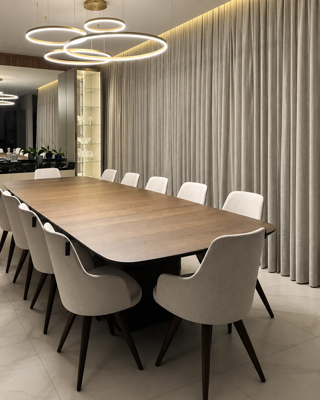 Sala de jantar com iluminação decorativa